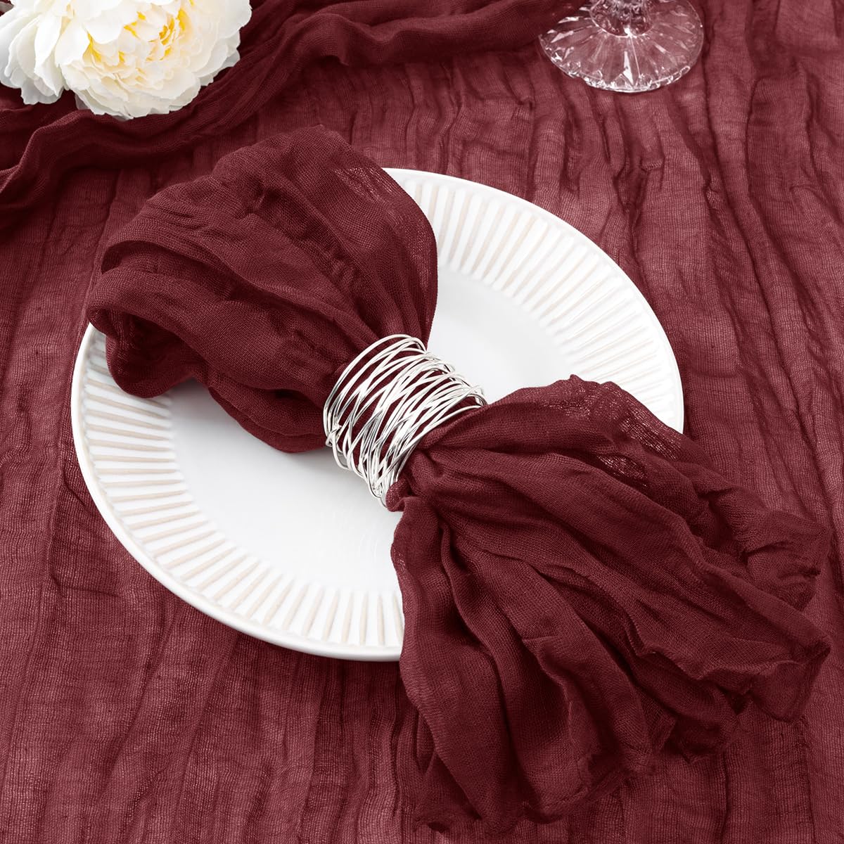 Servilleta DeZerlor granate de 21x21, tela suave para cena formal.