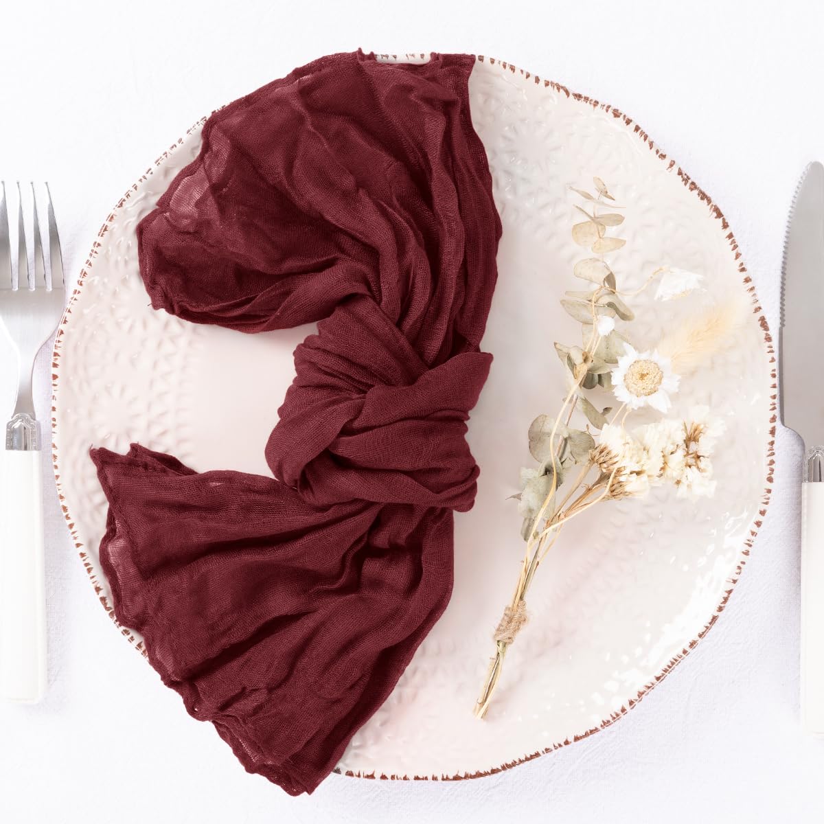 Conjunto de 12 servilletas granate DeZerlor, adecuado para grandes eventos.