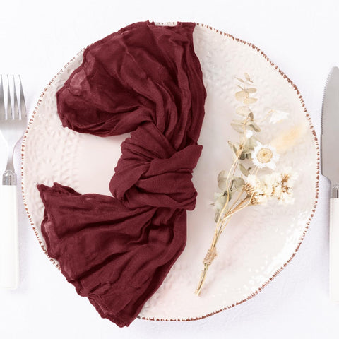 Conjunto de 12 servilletas granate DeZerlor, adecuado para grandes eventos.
