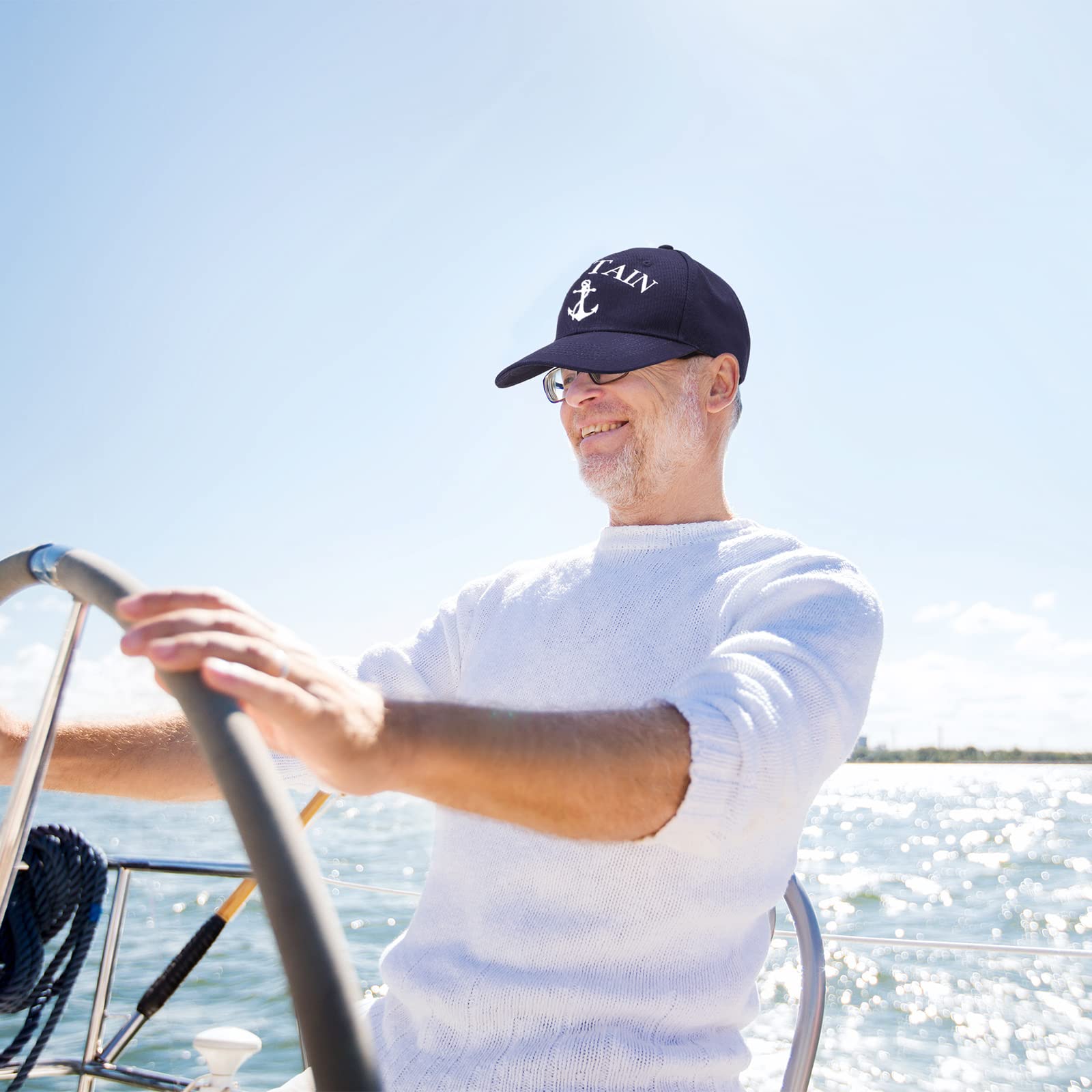 Abrebotellas náutico Didaey con diseño de timón, práctico y distintivo.