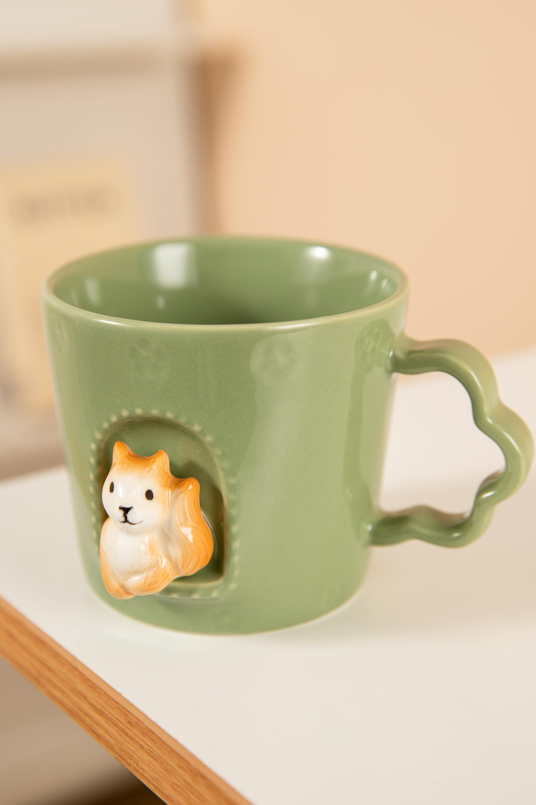DIHOclub taza cerámica verde con ardilla, estética fresca.