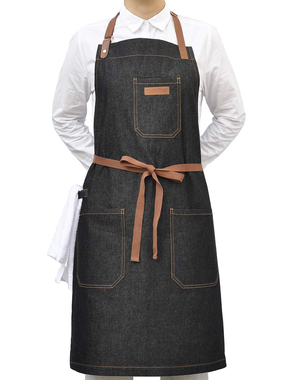 Delantal DingSay Trendy con anilla para toalla en el lado derecho.