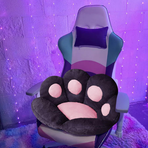 Ditucu cojín plush negro, estilo adorable para sala u oficina.