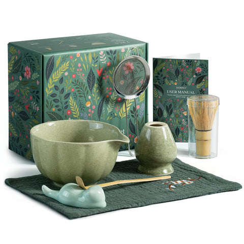 Domaci batidora de matcha de bambú con cuenco, listo para crema suave