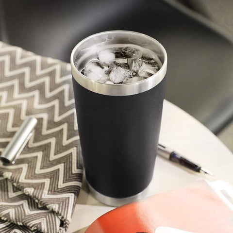 El tumbler DOMICARE encaja con facilidad en portavasos de coche y bicicletas.