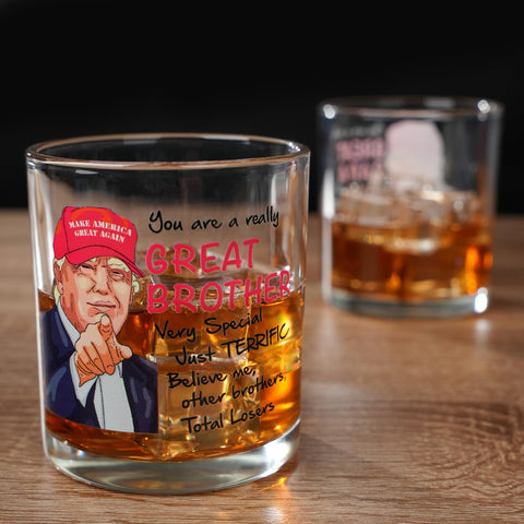 Vaso Donavibe en mano, brindis entre hermanos con estilo