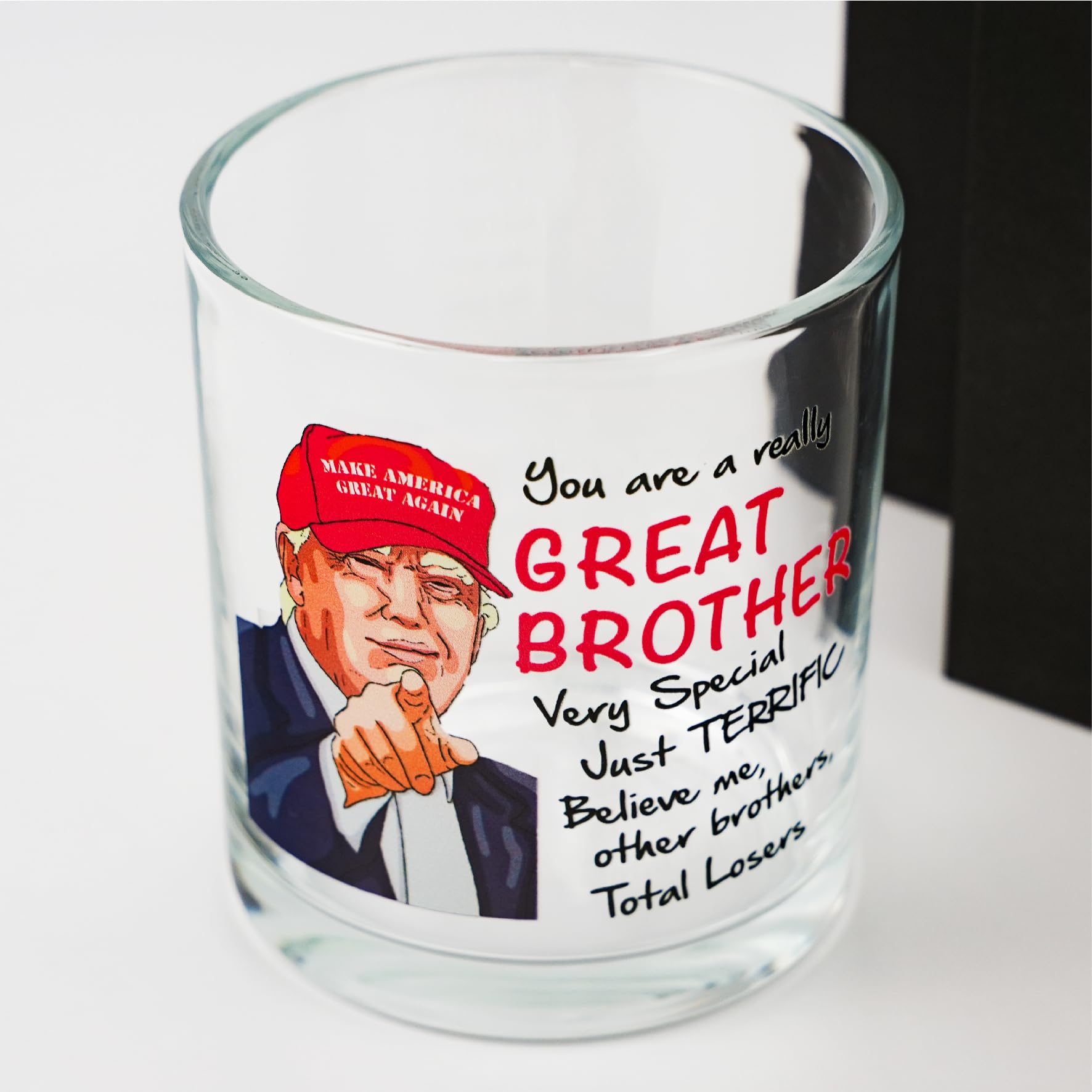 Vaso Donavibe sobre mesa, regalo para fiestas y cumpleaños