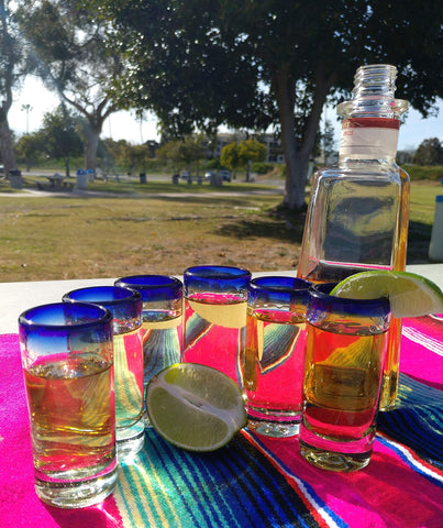 Vaso Dos Sueños de 2 onzas, cristal claro, perfecto para brindis.