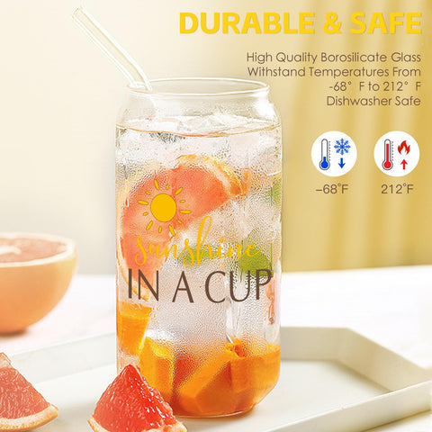 Vaso de vidrio cristalino y duradero para uso diario.