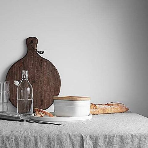 La tapa de madera Dowan funciona como tabla de cortar pequeña