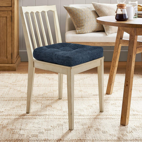 Versatilidad de uso de los cojines downluxe en comedor, cocina y sala.