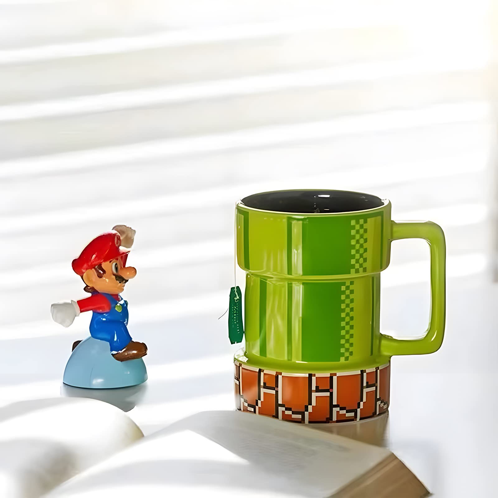 Taza Drtupe Warp Pipe diseño creativo para disfrutar té o café.