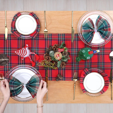 Aporta calidez decorativa a la mesa con colores rojos