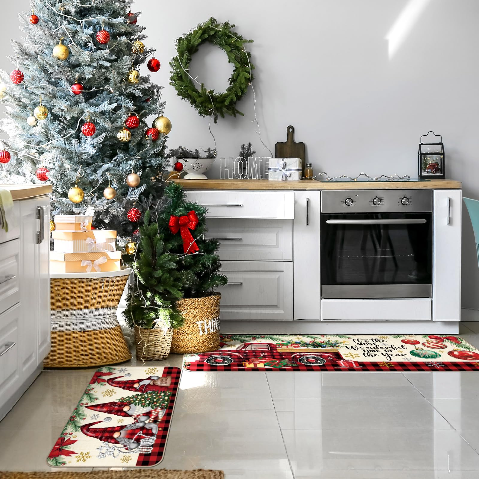 Alfombra Drydiet con bolas navideñas; cálida y resistente para entrada o cocina.