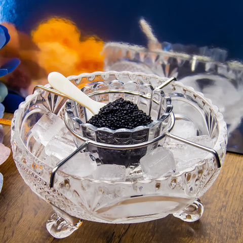 DUEBEL mantiene caviar a temperatura adecuada gracias al hielo y cuenco inferior