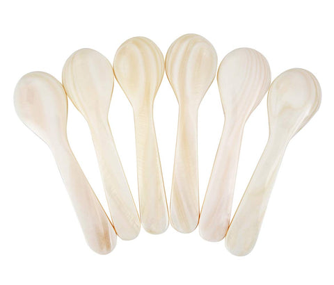 Duebel cucharas madreperla blanca, uso para café, realza la experiencia.