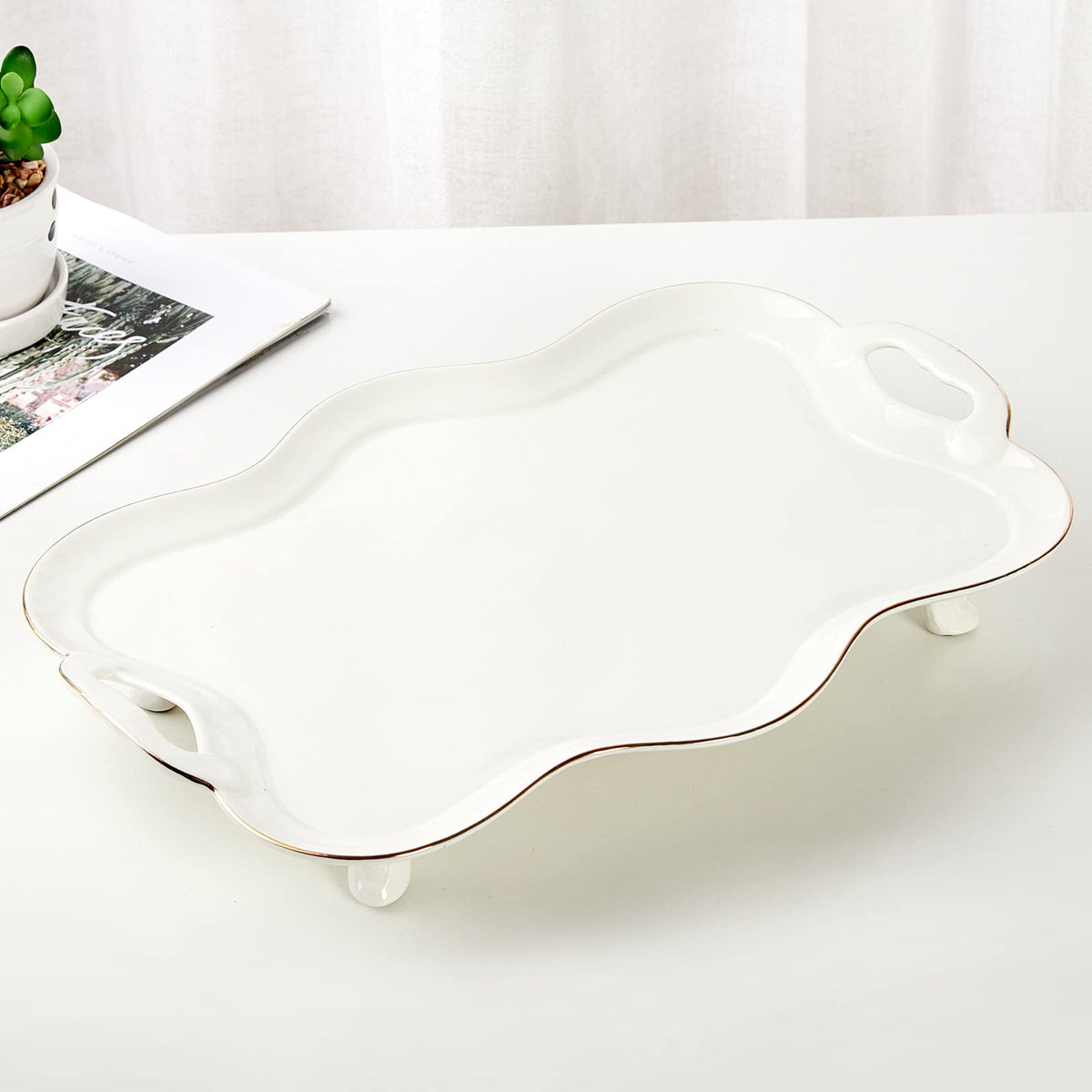 DUJUST bandeja de porcelana con asas y ribete dorado para servir con estilo.