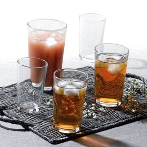 Vasos Unie listos para uso diario, fácil apilamiento para almacenamiento.