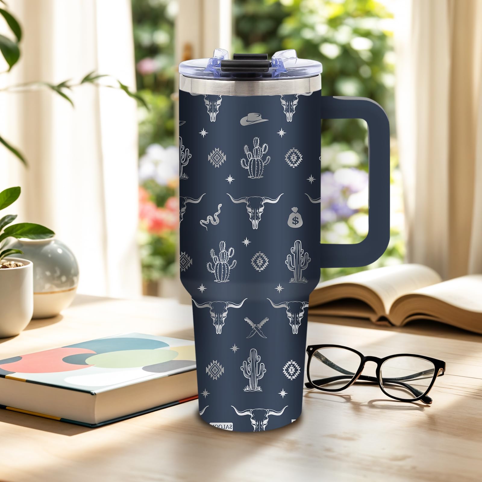 DUUV vaso occidental con cactus y calaveras de vaca, estilo audaz para aventuras al aire libre.