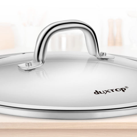Tapa de vidrio Duxtop con borde exterior visible facilita ajustar a diferentes ollas.