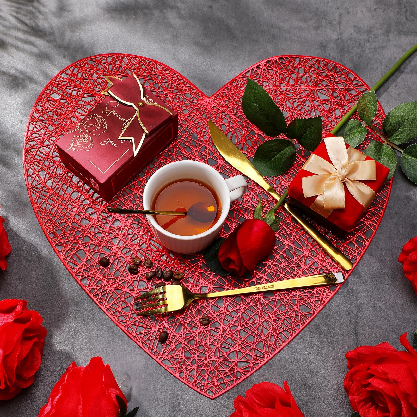 Eaasty juego de 8 manteles con corazones rojos para ocasiones románticas
