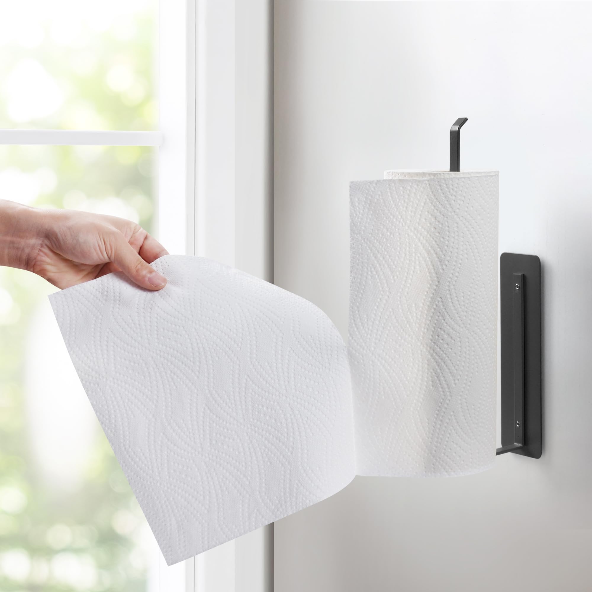 EastTowest porta-papel magnético negro en cocina, evita desorden.