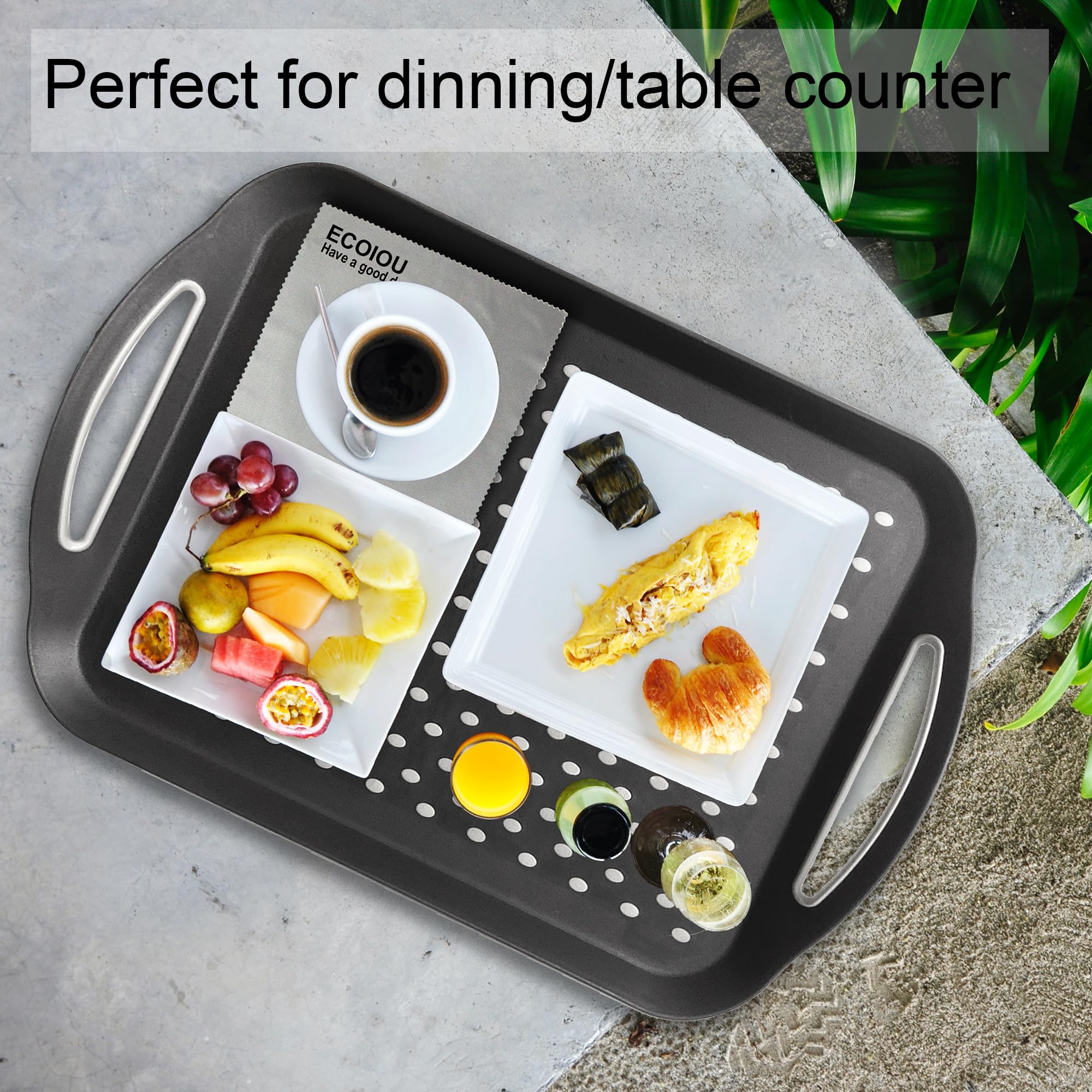 Bandeja ECOIOU apilable con diseño moderno para ahorrar espacio.