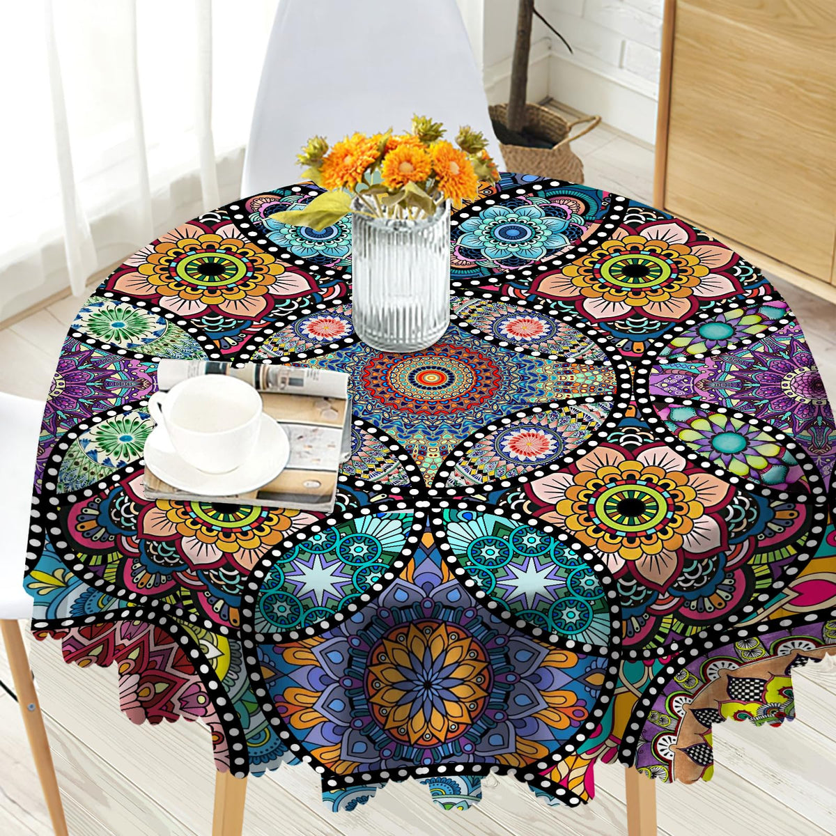 Mantel redondo bohemio Eikione, diámetro 60 pulgadas, ideal para cenas elegantes.