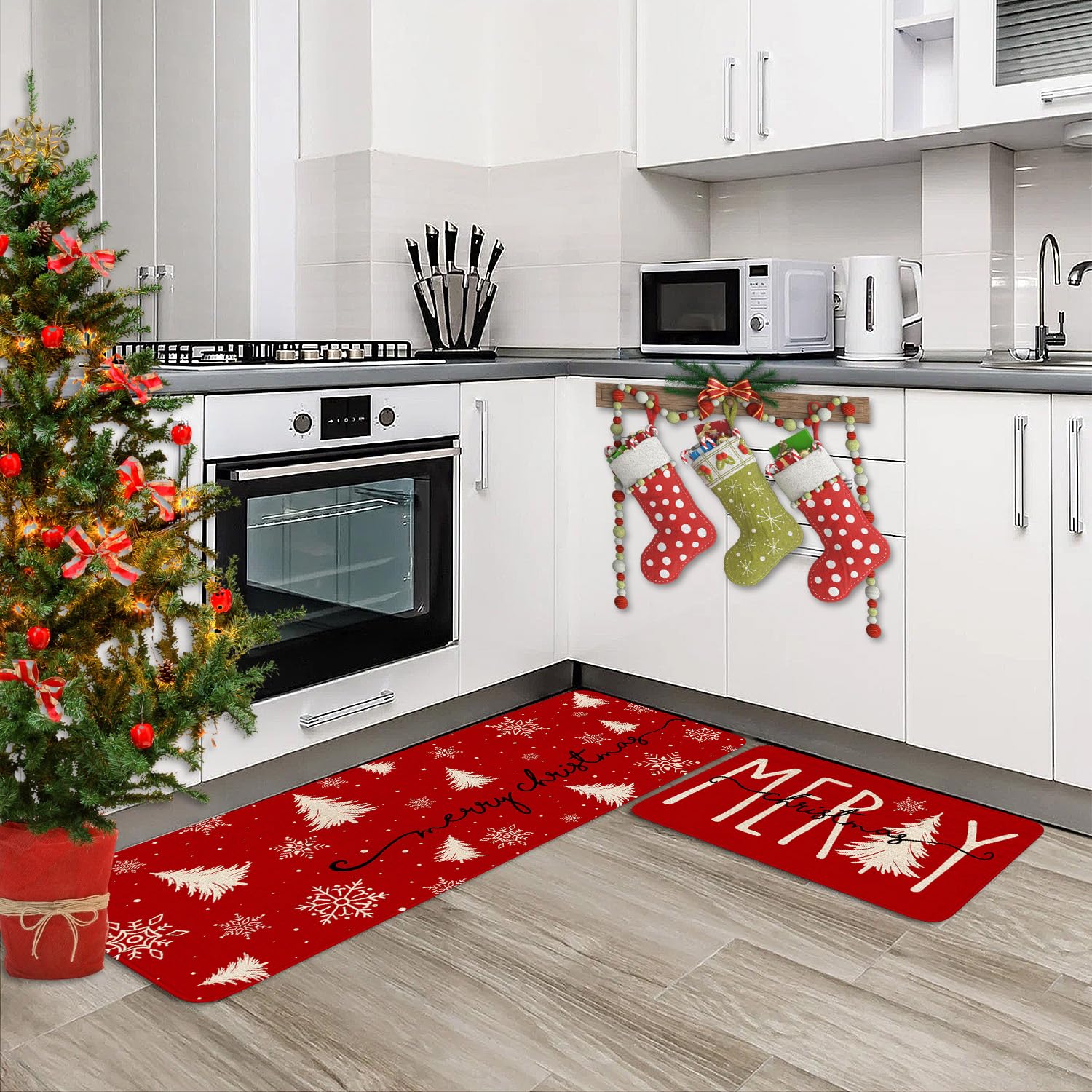 Copos de nieve en alfombra Eikunn, añade brillo navideño a la cocina.