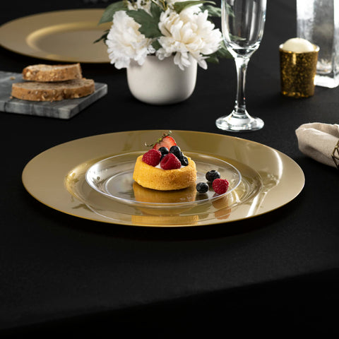 ELEGANT DISPOSABLES, detalle brillo dorado que realza la vajilla.