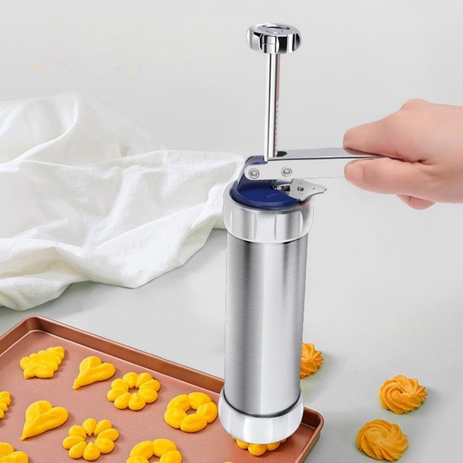 ELENTGE Cookie Press lista para su uso en la mesa de hornear para galletas rápidas.