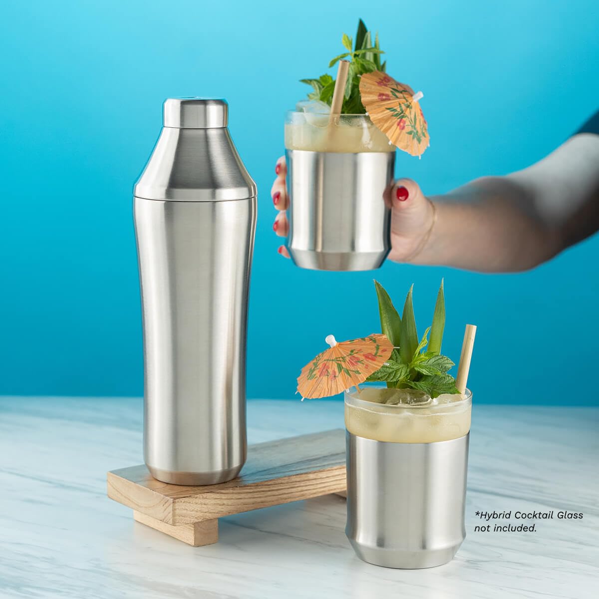 Coctelera Elevated Craft con capacidad veintiocho onzas para porciones completas.