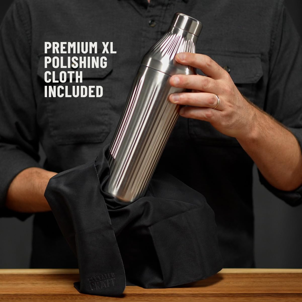 Elevated Craft Diamond Edition coctelera 28oz, agarre ergonómico para manejo seguro.
