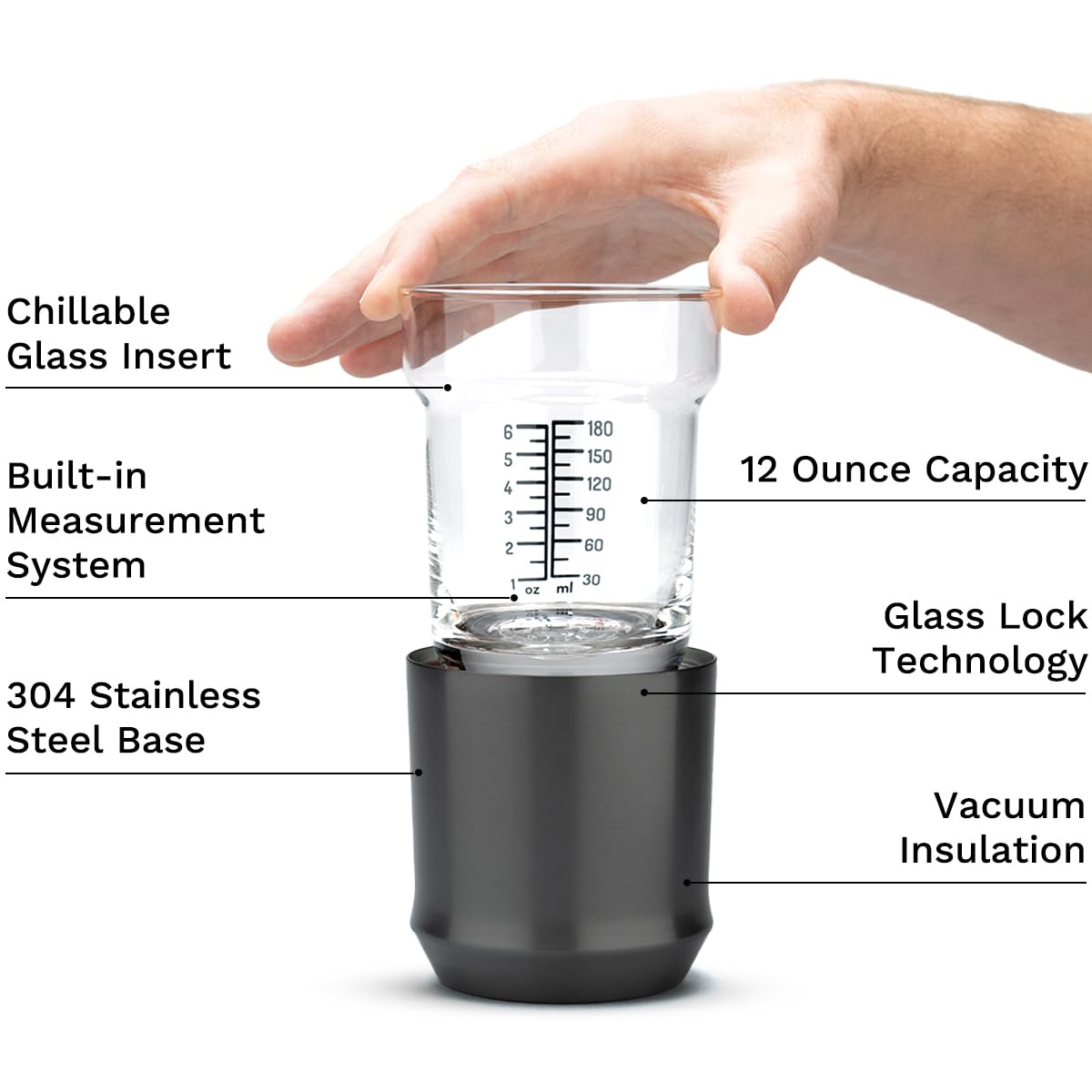 Copa Elevated Craft Hybrid Cocktail Glass con peso optimizado para equilibrio al sostener.