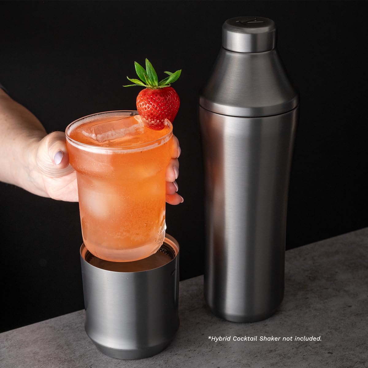 Elevated Craft Regalo premium para amantes de cócteles con empaque elegante.