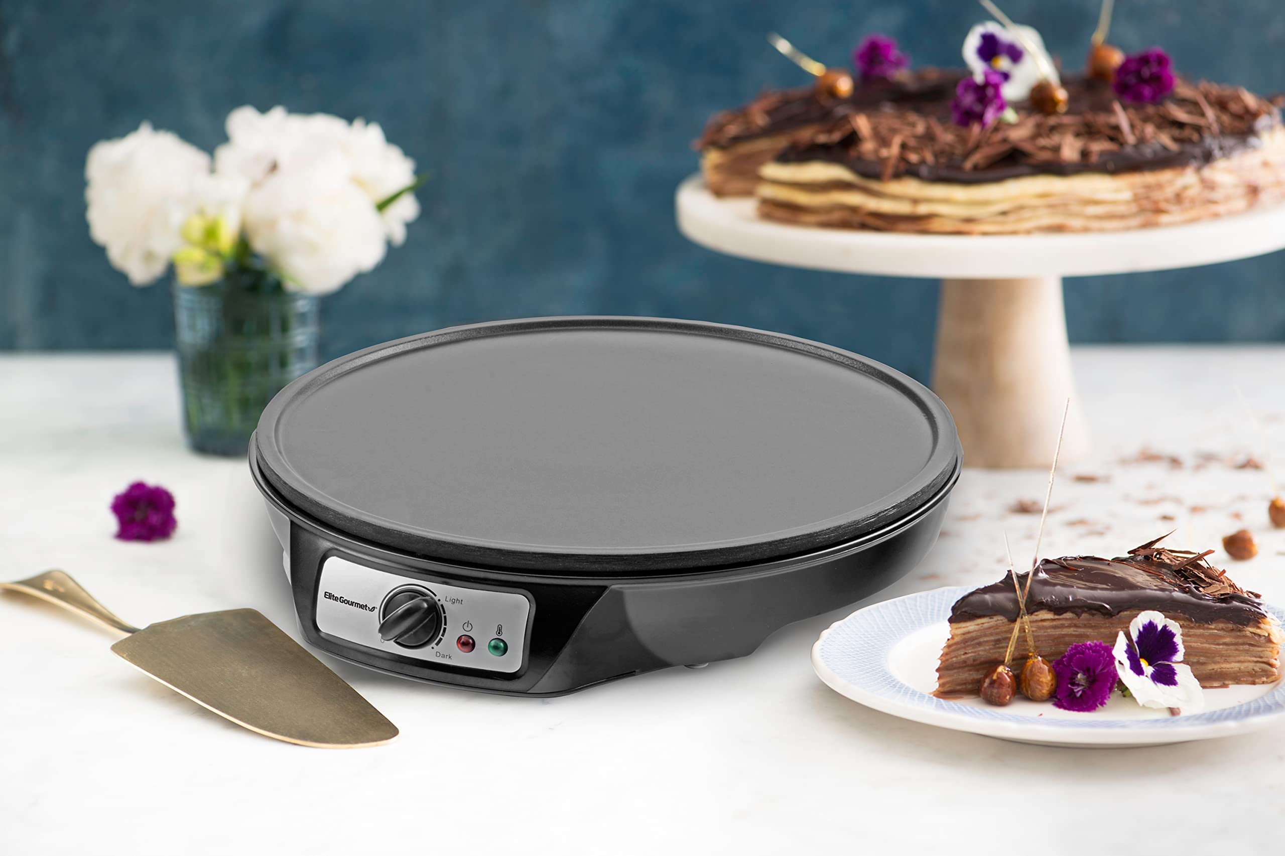 Accesorios incluidos repartidor de masa y espátula para Elite Gourmet ECP-126.
