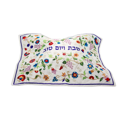EMANUEL Yair detalle bordado seda, colores vibrantes para realzar la mesa de Shabbat.