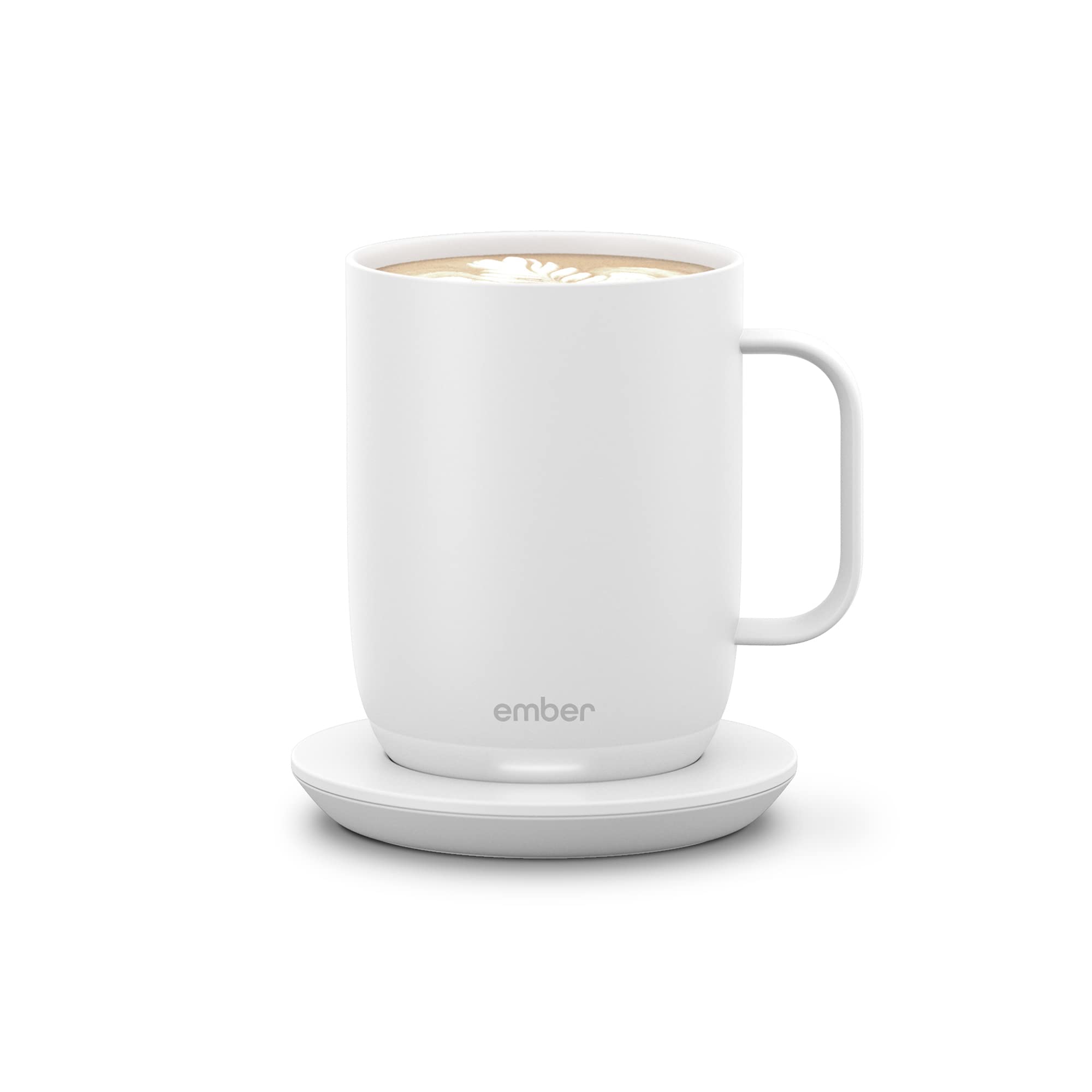 Ember Mug 2 mantiene calor constante para café en la mesa