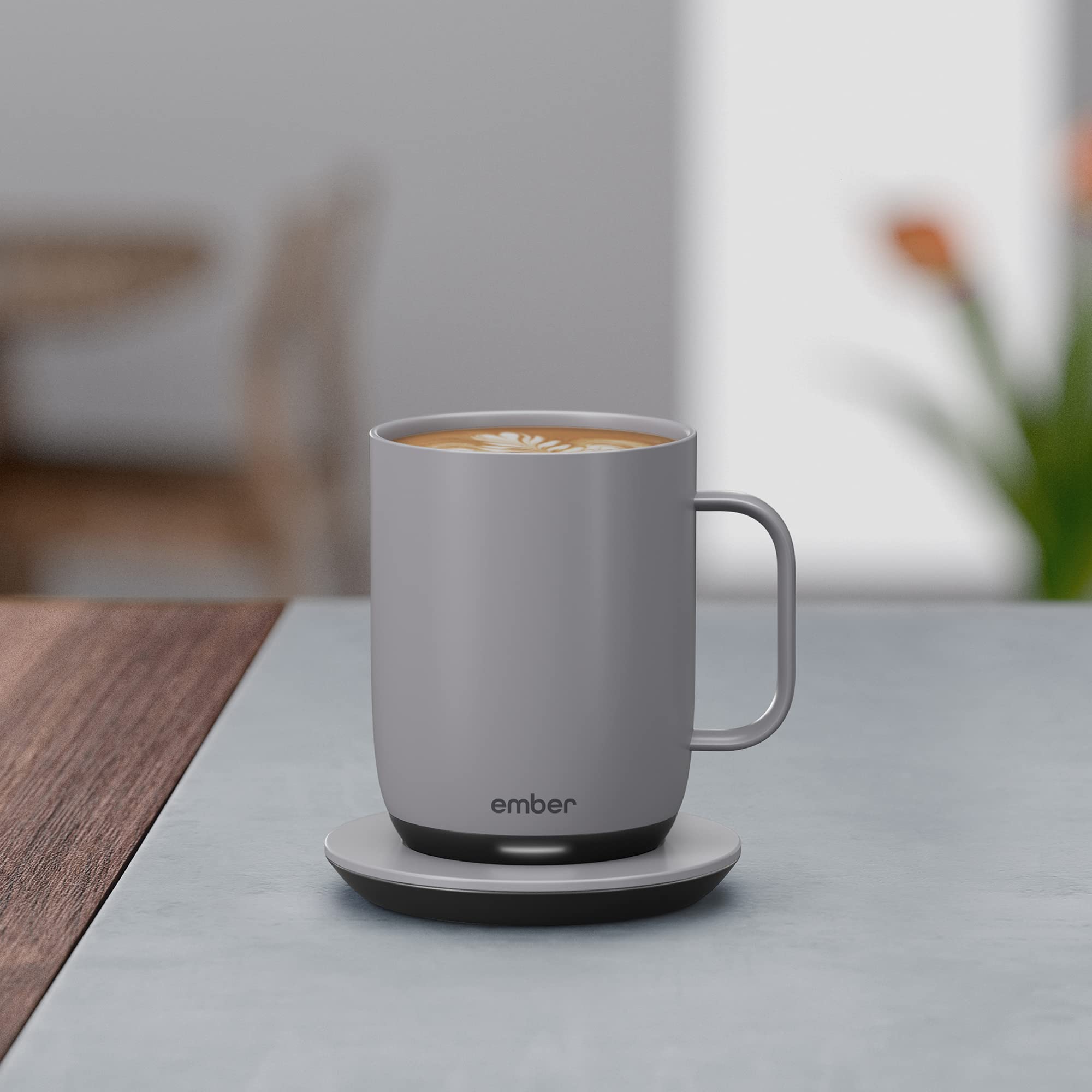 Ember Taza controlada por app, interfaz móvil para ajustes precisos de calor.