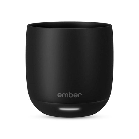 Taza Ember con control de temperatura de 6 onzas mantiene el café a la temperatura deseada.