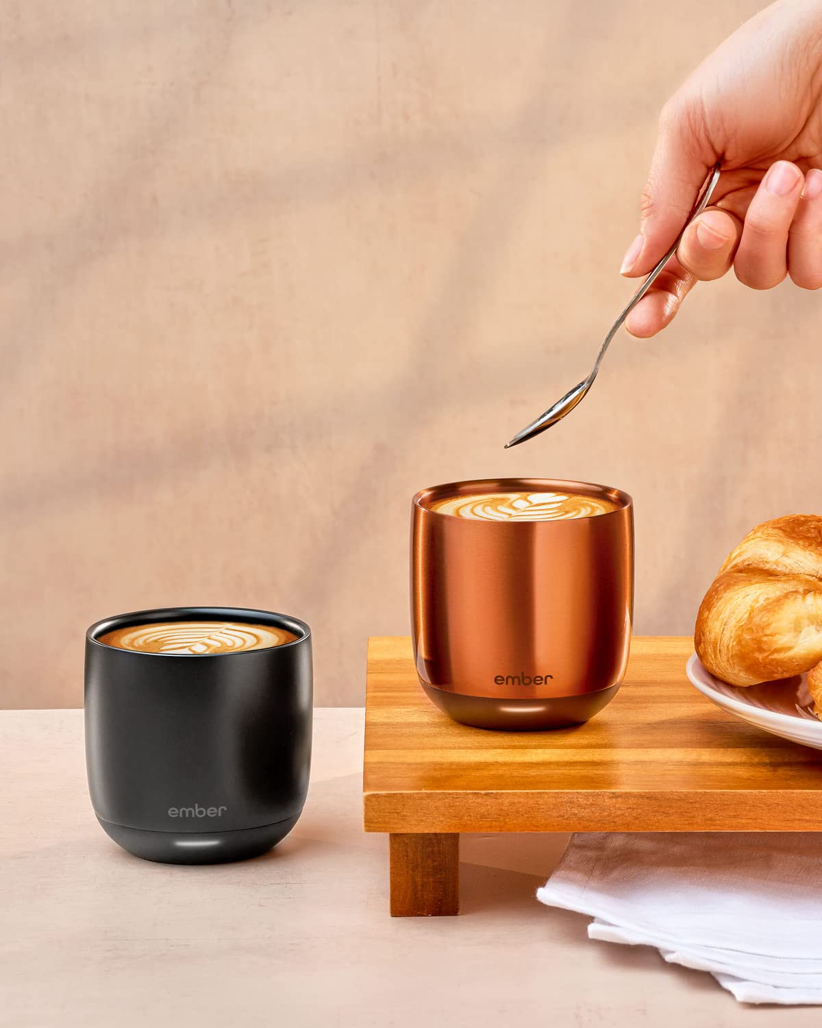 Taza Ember para uso diario con agarre ergonómico y cómodo.