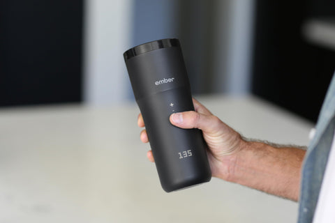 Ember Travel Mug 2+ acabado resistente a rayaduras facilita limpieza