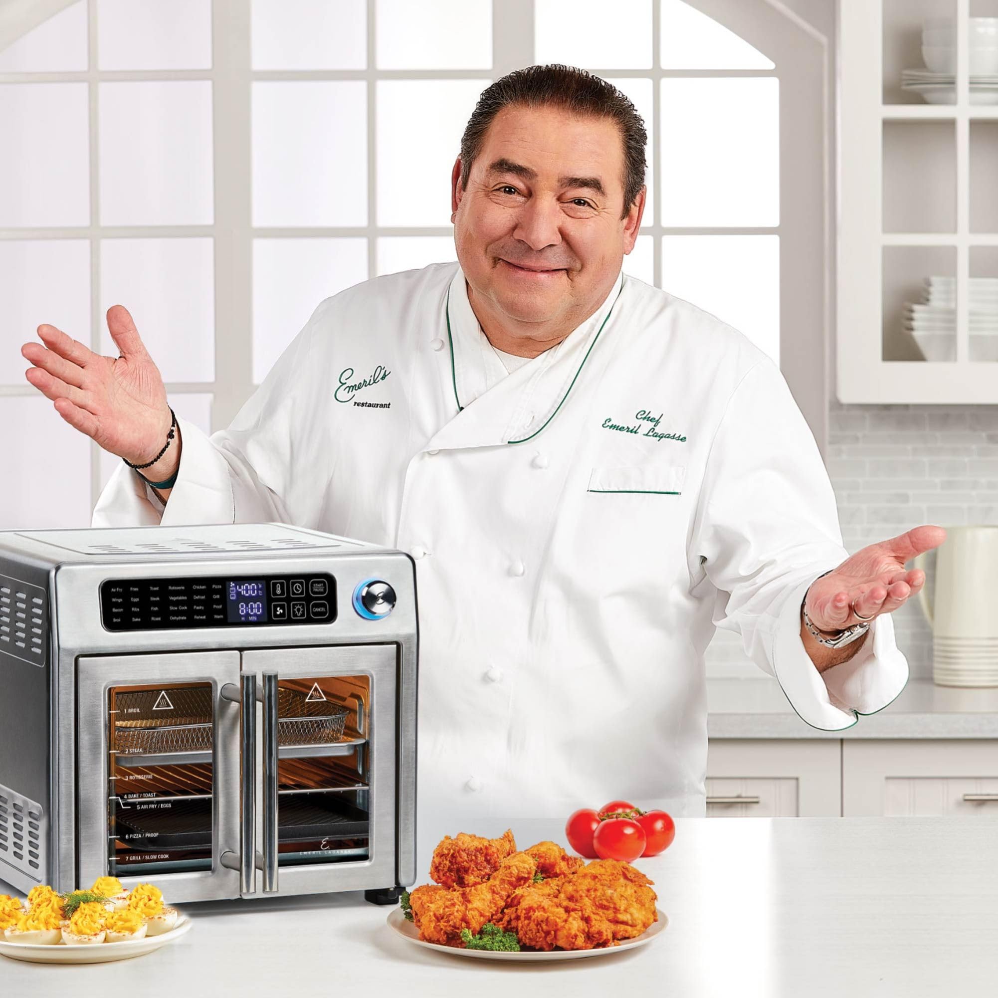 Emeril Lagasse bandeja-de-hornear facilita galletas y panes crujientes.