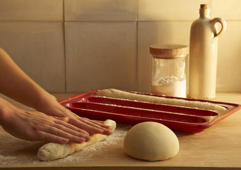 Emile Henry Baguette Baker Burgundy apto lavavajillas limpieza sencilla