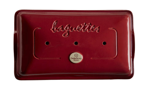 Emile Henry Baguette Baker Burgundy vista lateral diseño ergonómico para hornear