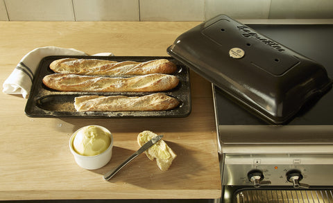 Emile Henry Baguette Baker tapa-humedad: corteza dorada.