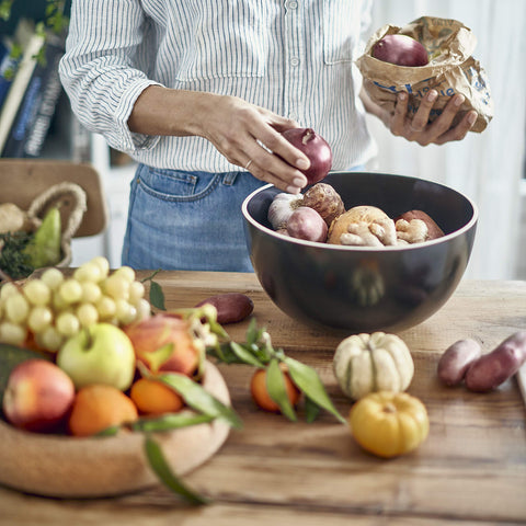 Emile Henry ventilación-fruta-verduras: orificios permiten flujo de aire para conservación.