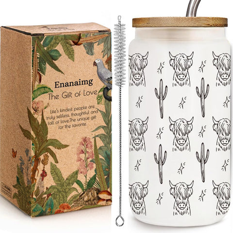 Enanaimg taza cafe vaca Highland, ideal para desayunos con estilo.