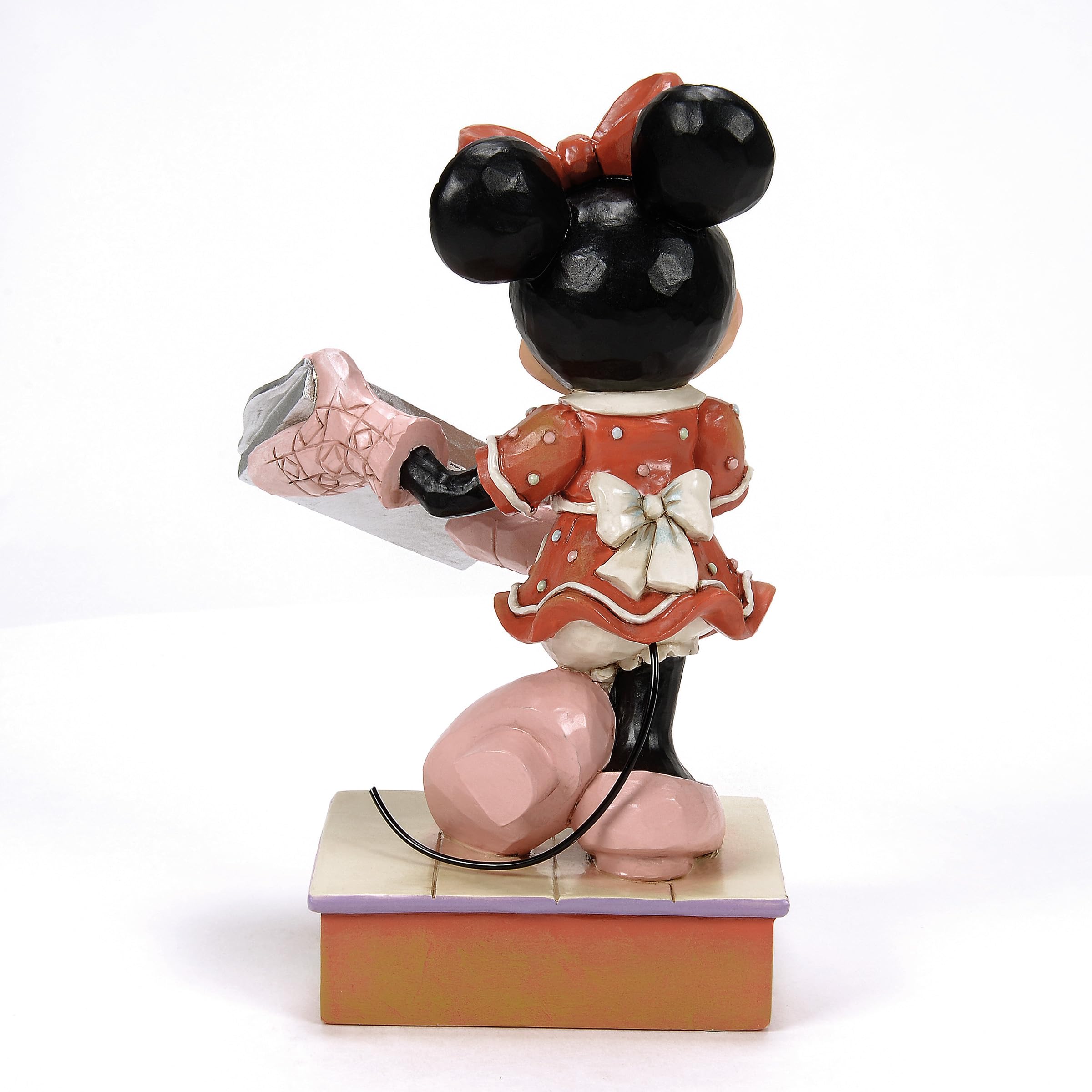 Figura Enesco Minnie Mouse en resina con acabado artesanal.