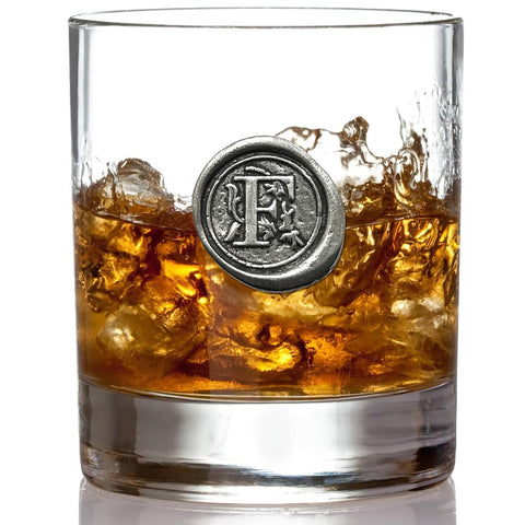 Caja regalo crema y negra con emblema de la English Pewter Company.
